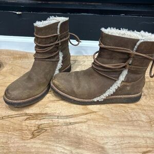 UGG Brown Shearling Winter Boots